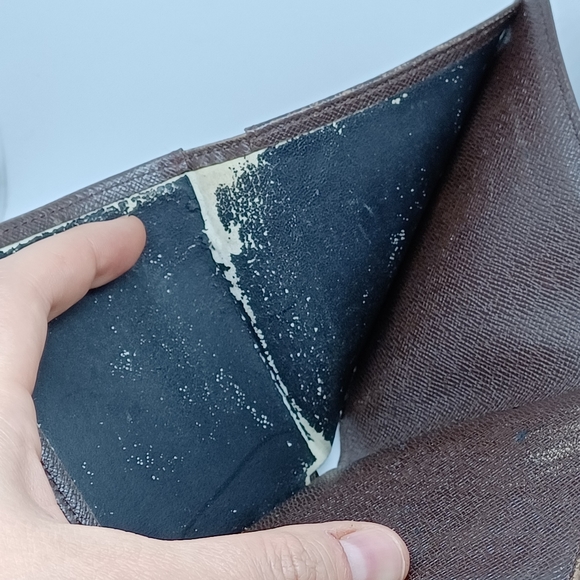 Authentic LV Wallet - Picture 4 of 10
